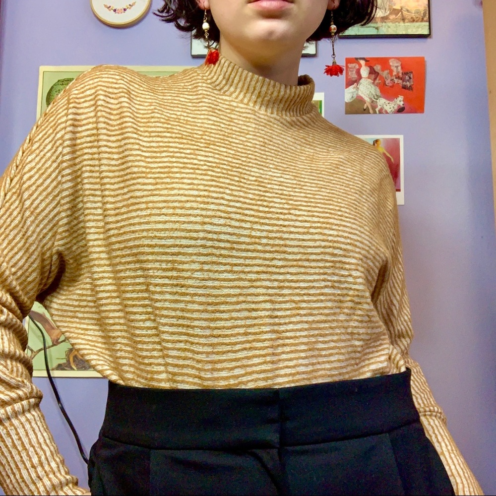 💛🤍 Yellow n White striped Mock Neck🤍💛